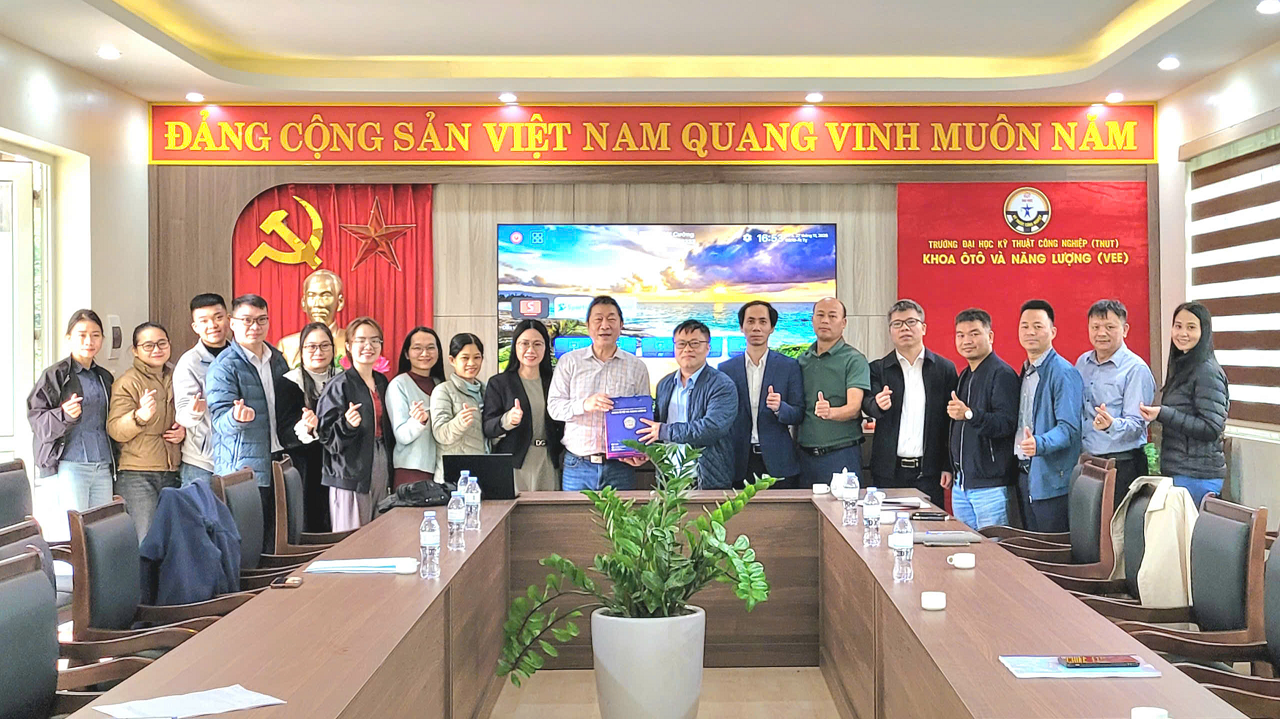 VEE – TNUT Trân Trọng Đón Tiếp Thầy PGS.TS. Vũ Dương (ĐH Duy Tân): Chia Sẻ Kinh Nghiệm Quý Báu Về Viết Giải Pháp Hữu Ích và Sáng Chế