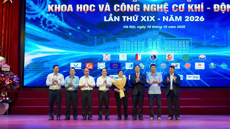 ngay26101805.jpg