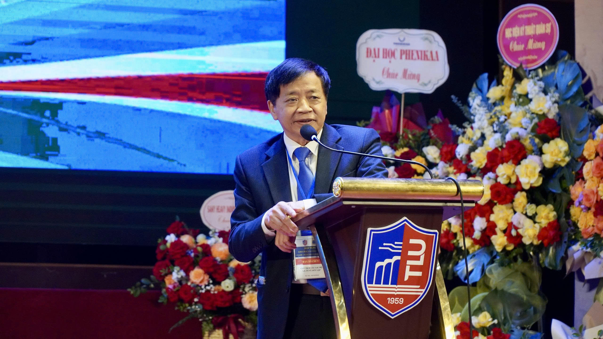 ngay26101807.jpg